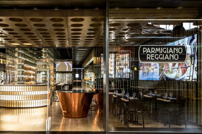 Spazio forme Parmigiano Reggiano
